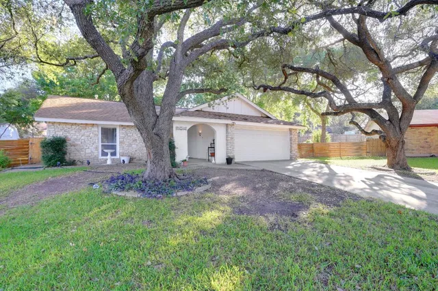 a view of a house with yard and tree s
