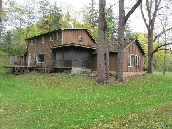 $2,700 | 1028 East Main Street, East Aurora, NY 14052