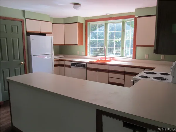 $2,700 | 1028 East Main Street, East Aurora, NY 14052