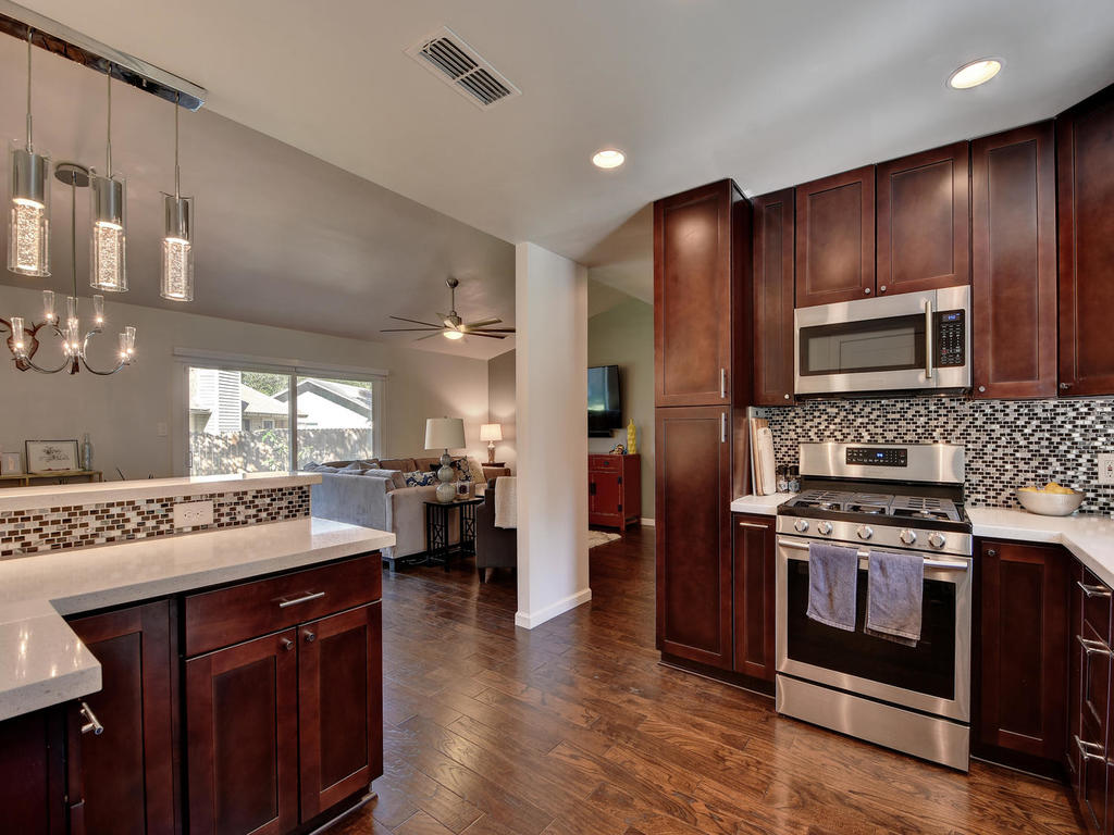 5320 Presidio Road Austin, TX 78745 - Photo 11 of 37