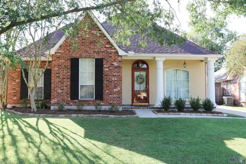 $249,900 | 18252 Lake Myrtle Drive, Baton Rouge, LA 70817