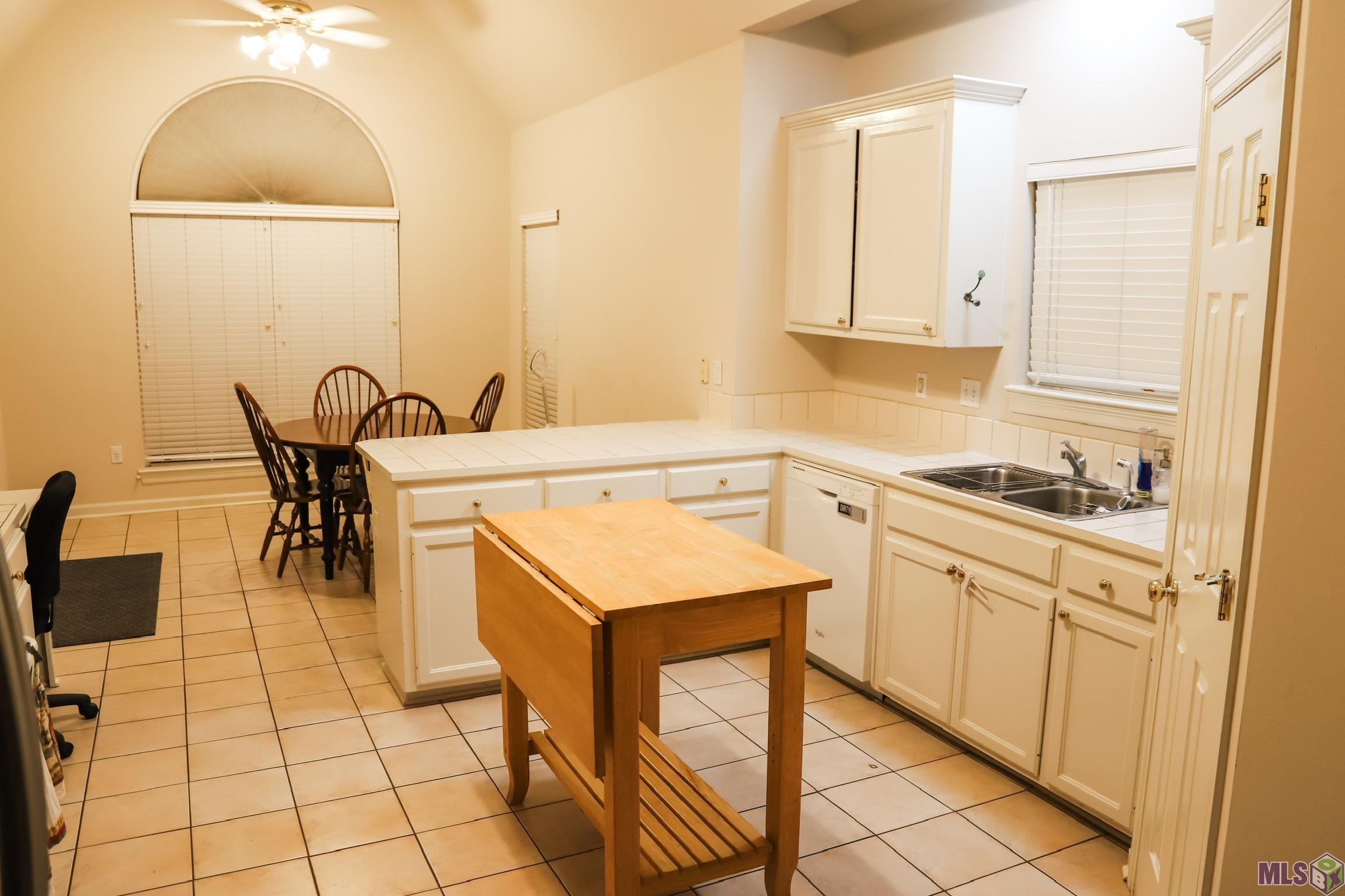 18252 Lake Myrtle Drive Baton Rouge, LA 70817 - Photo 8 of 20
