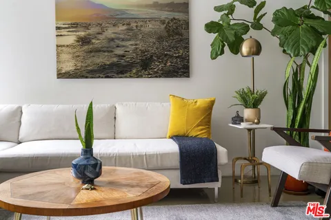 $799,000 | 1145 Larrabee Street, Unit 9, West Hollywood, CA 90069