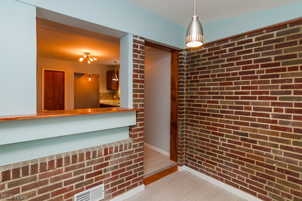 1114 Villaview Road Cleveland, OH 44119 - Photo 4 of 35 Gallery Image 4