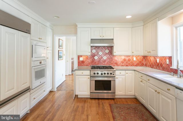 $1,162,000 | 400 Fox Chapel Lane, Wayne, PA 19087