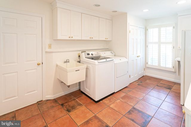 $1,162,000 | 400 Fox Chapel Lane, Wayne, PA 19087