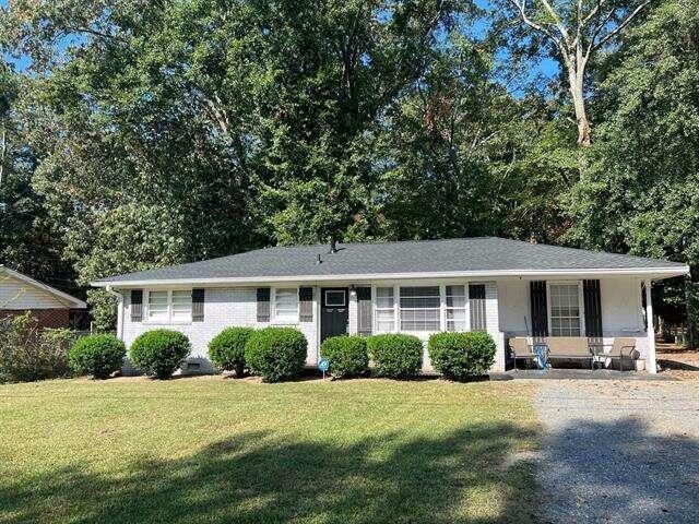27 Wynnie Road Rome, GA 30165 - Photo 1 of 1 a front view of house with yard and green space