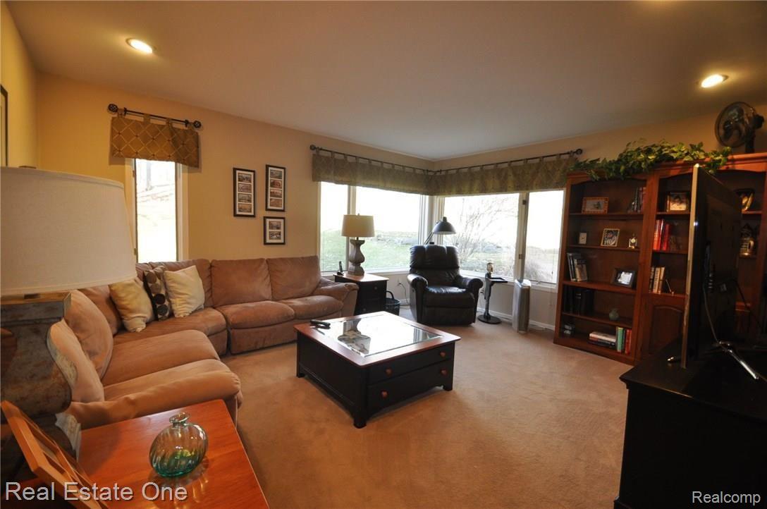 1016 West Snell Road Rochester, MI 48306 - Photo 18 of 43 16.JPG