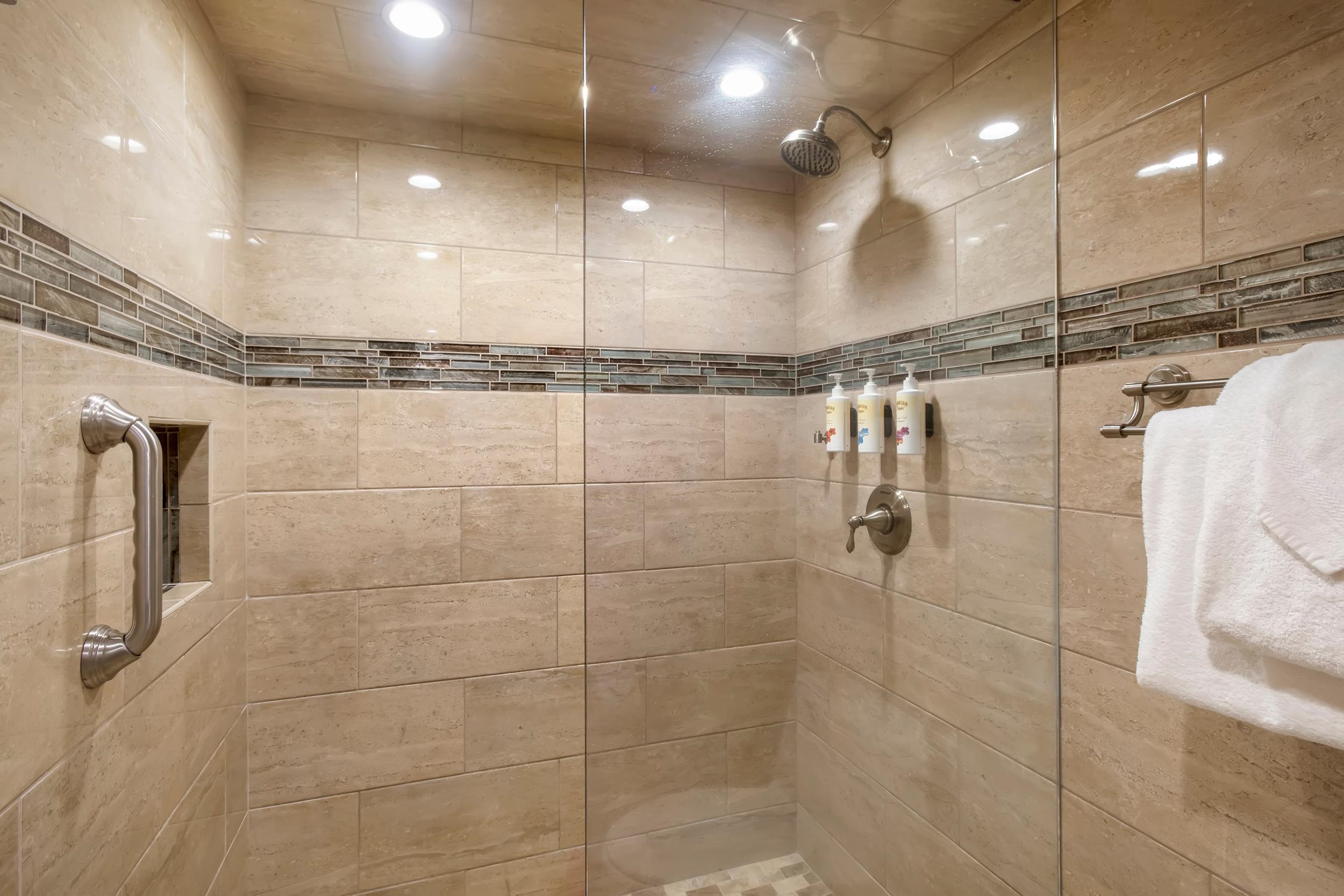3445 Lower Honoapiilani Road, Unit 304 Lahaina, HI 96761 - Photo 20 of 41 a bathroom with a glass shower door and a shower
