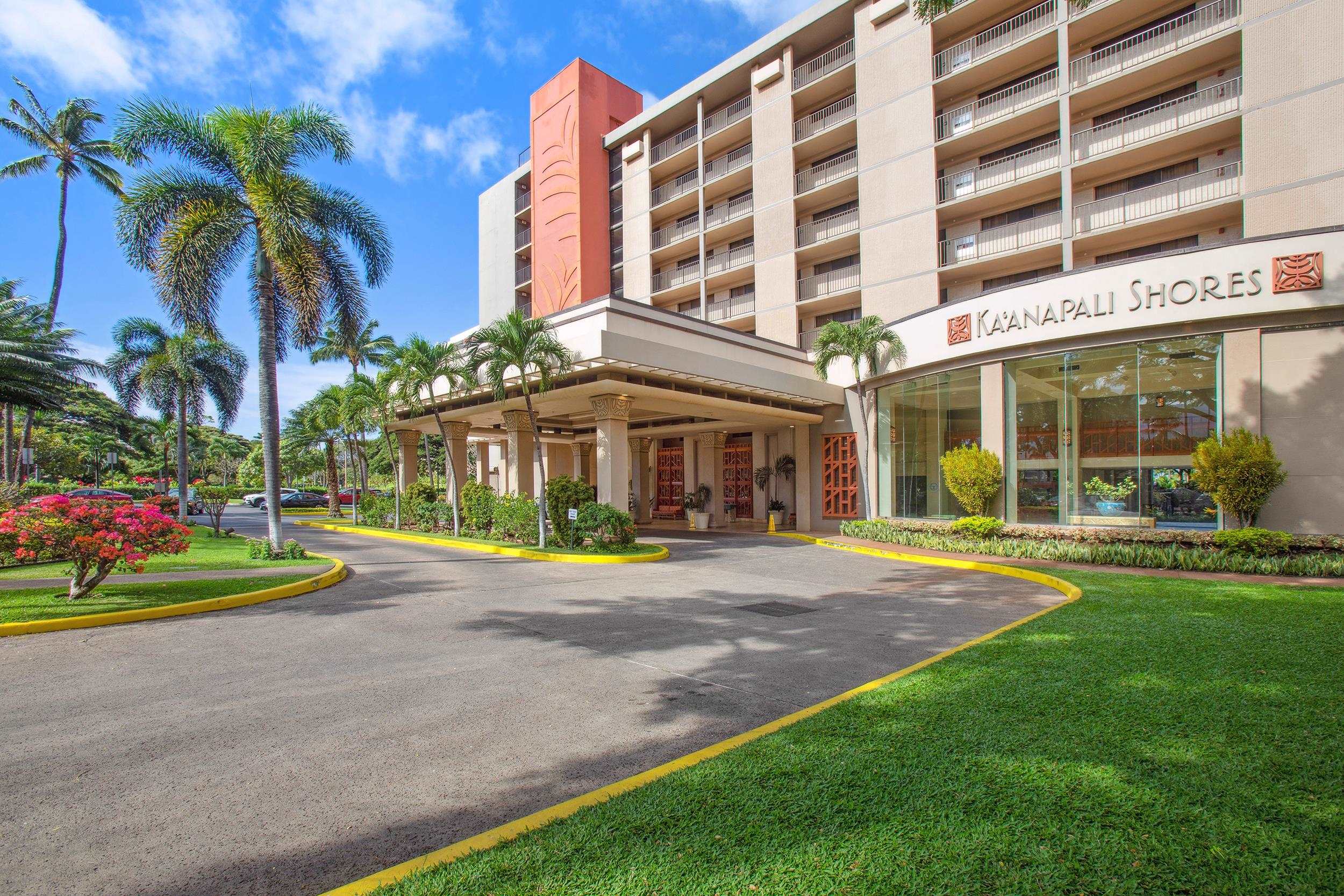 3445 Lower Honoapiilani Road, Unit 304 Lahaina, HI 96761 - Photo 27 of 41 front view of a building with a yard