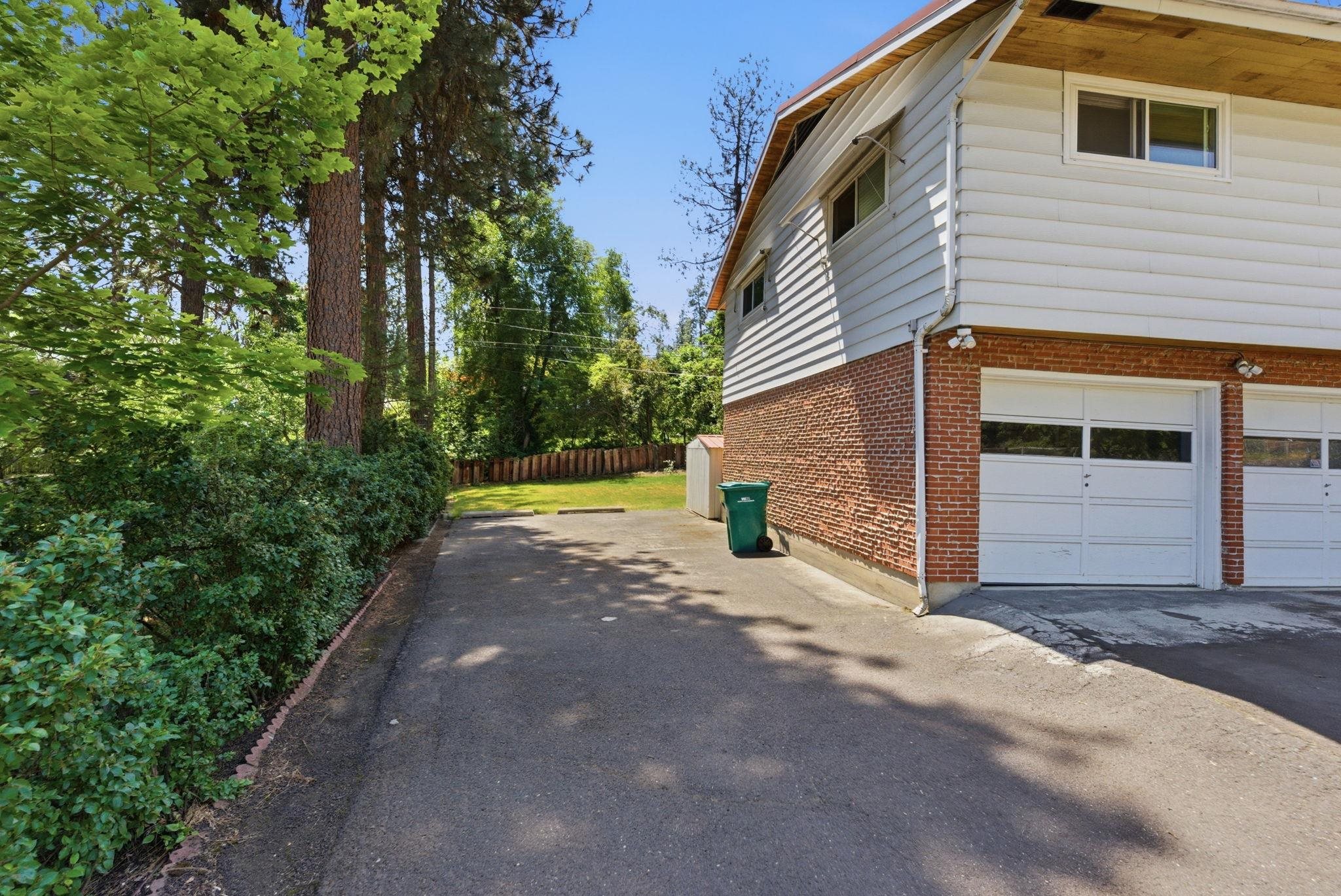 903 West Hawthorne Road Spokane, WA 99218 - Photo 48 of 50