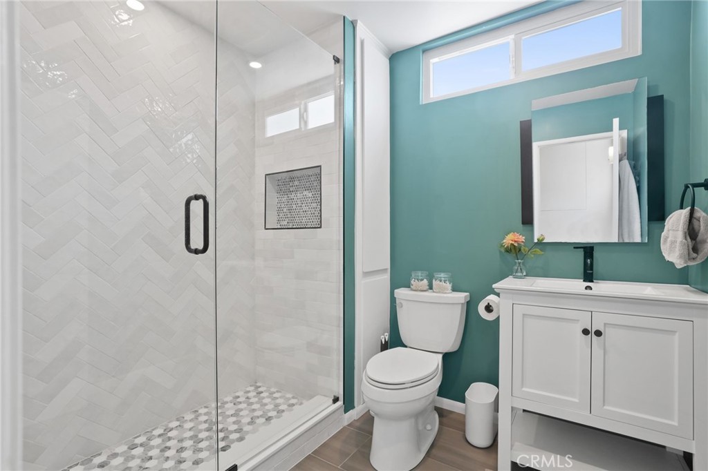 11954 Goshen Avenue, Unit 205 Los Angeles, CA 90049 - Photo 25 of 48 a bathroom with a toilet a sink a shower and mirror