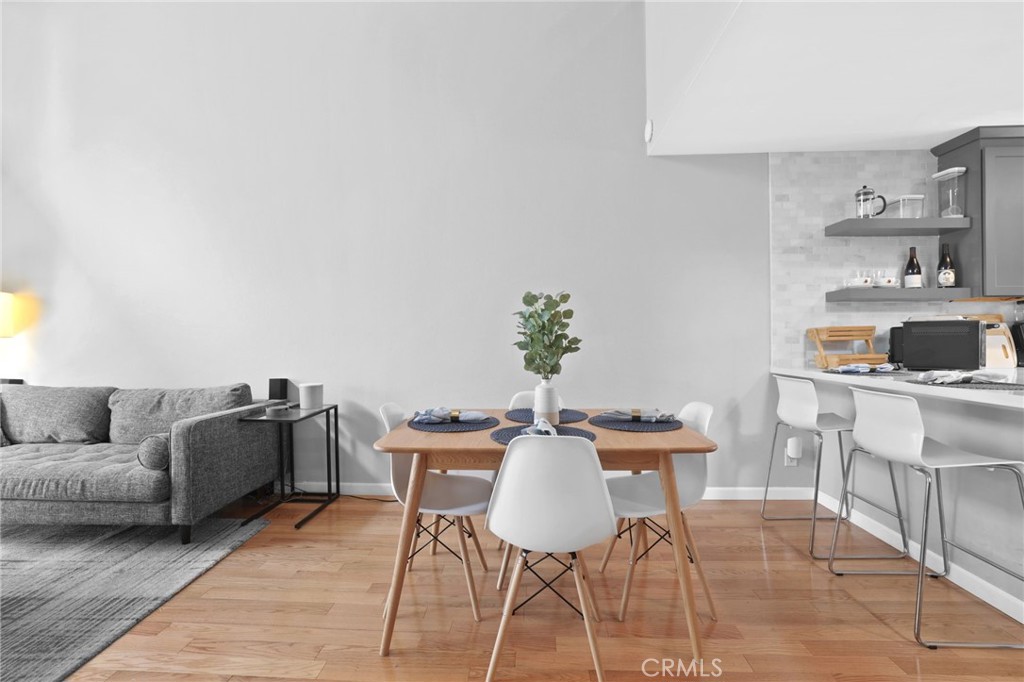 11954 Goshen Avenue, Unit 205 Los Angeles, CA 90049 - Photo 43 of 48 a living room with furniture and a kitchen area