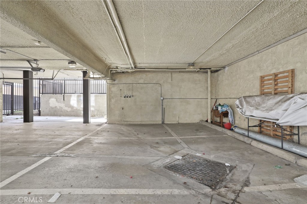 11954 Goshen Avenue, Unit 205 Los Angeles, CA 90049 - Photo 47 of 48 a view of a garage