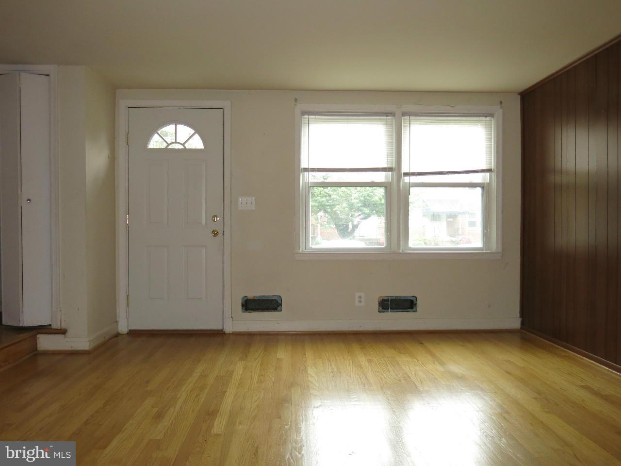 1541 Barrett Road Baltimore, MD 21207 - Photo 2 of 13 Living Room