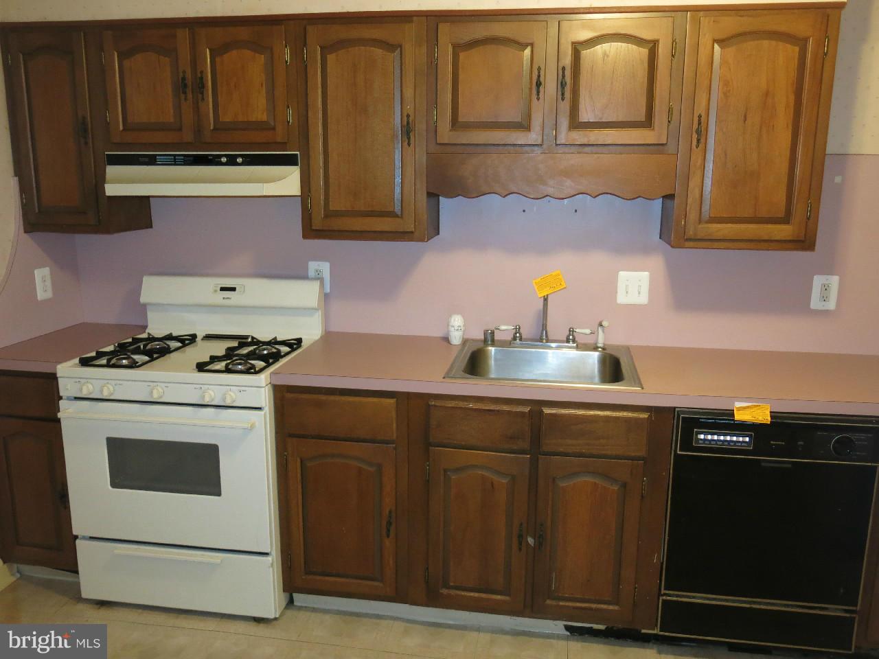 1541 Barrett Road Baltimore, MD 21207 - Photo 4 of 13 Kitchen