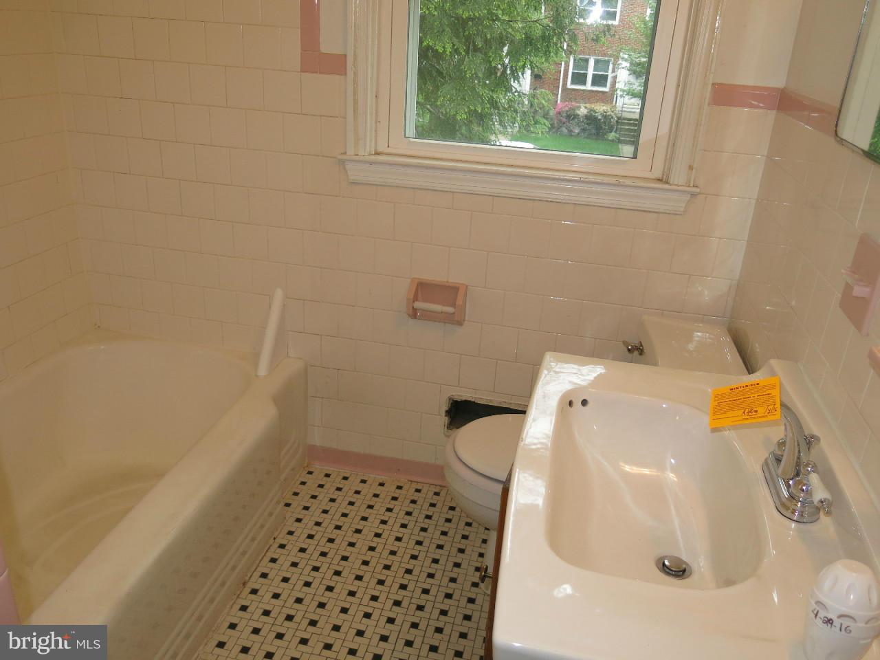 1541 Barrett Road Baltimore, MD 21207 - Photo 8 of 13 upper level bathroom