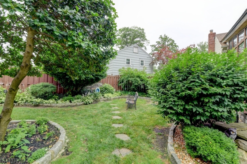 835 Colonial Arms Road Union, NJ 07083 - Photo 32 of 39