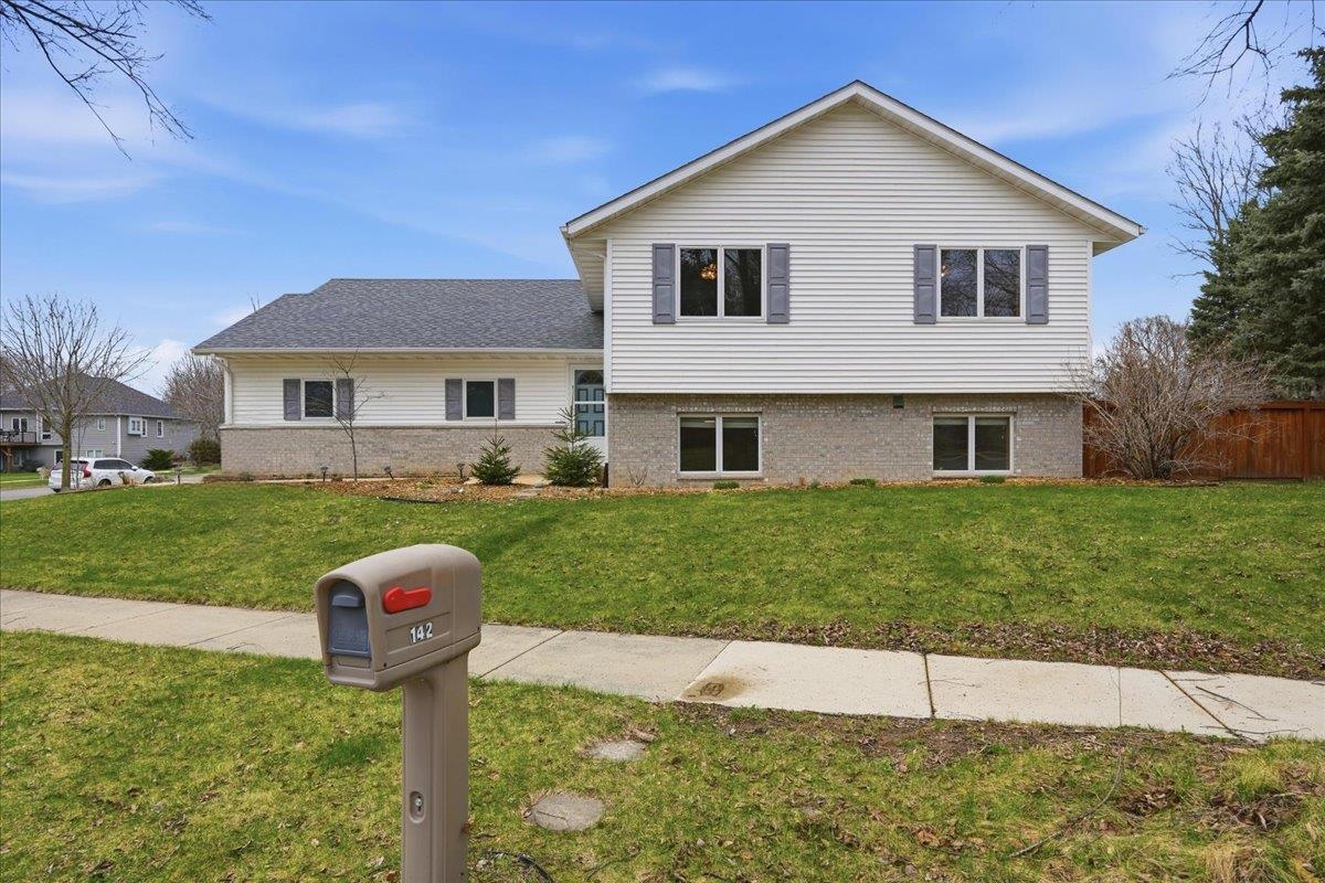 142 Meadow Ridge Lane Madison, WI 53704 - Photo 13 of 67