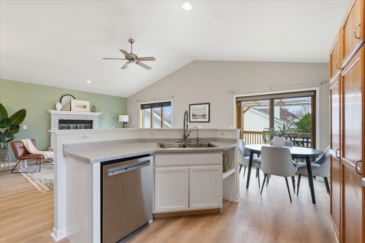 142 Meadow Ridge Lane Madison, WI 53704 - Photo 17 of 67