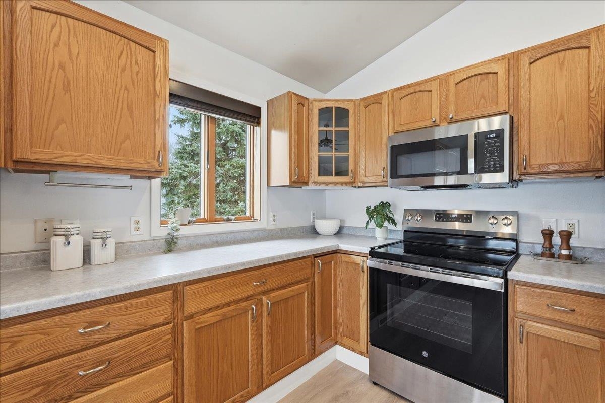 142 Meadow Ridge Lane Madison, WI 53704 - Photo 18 of 67