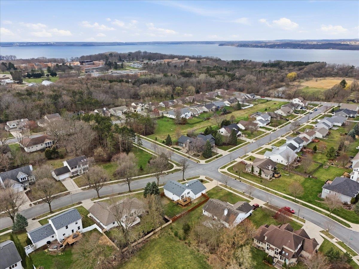 142 Meadow Ridge Lane Madison, WI 53704 - Photo 4 of 67