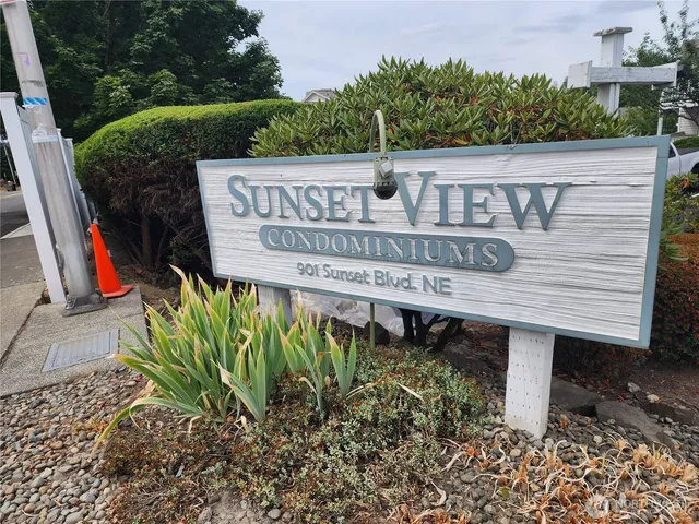$2,100 | 901 Sunset Boulevard Northeast, Unit 210, Renton, WA 98056