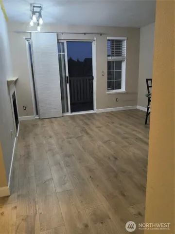 $2,100 | 901 Sunset Boulevard Northeast, Unit 210, Renton, WA 98056