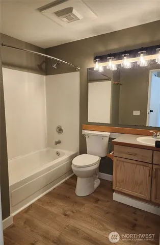 $2,100 | 901 Sunset Boulevard Northeast, Unit 210, Renton, WA 98056