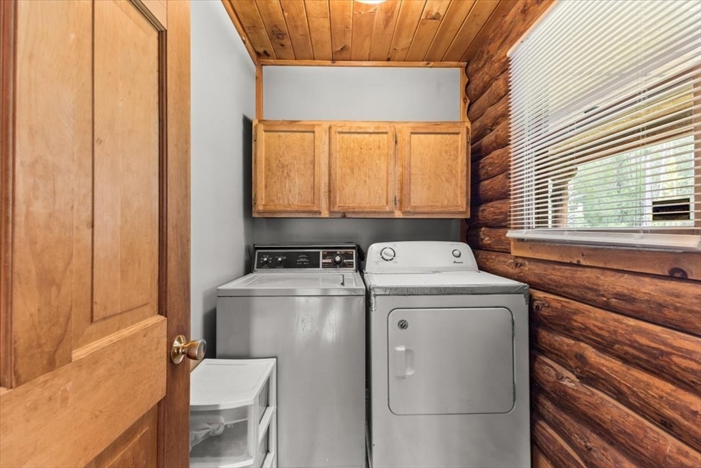 148 Braley Hill Road Rochester, MA 02770 - Photo 30 of 41 a utility room with dryer and washer
