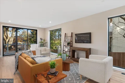 $2,600,000 | 5445 33rd Street Northwest, Washington, DC 20015