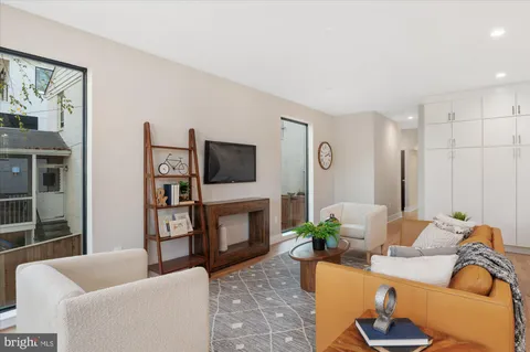 $2,600,000 | 5445 33rd Street Northwest, Washington, DC 20015