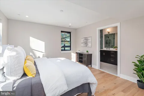 $2,600,000 | 5445 33rd Street Northwest, Washington, DC 20015