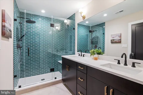 $2,600,000 | 5445 33rd Street Northwest, Washington, DC 20015