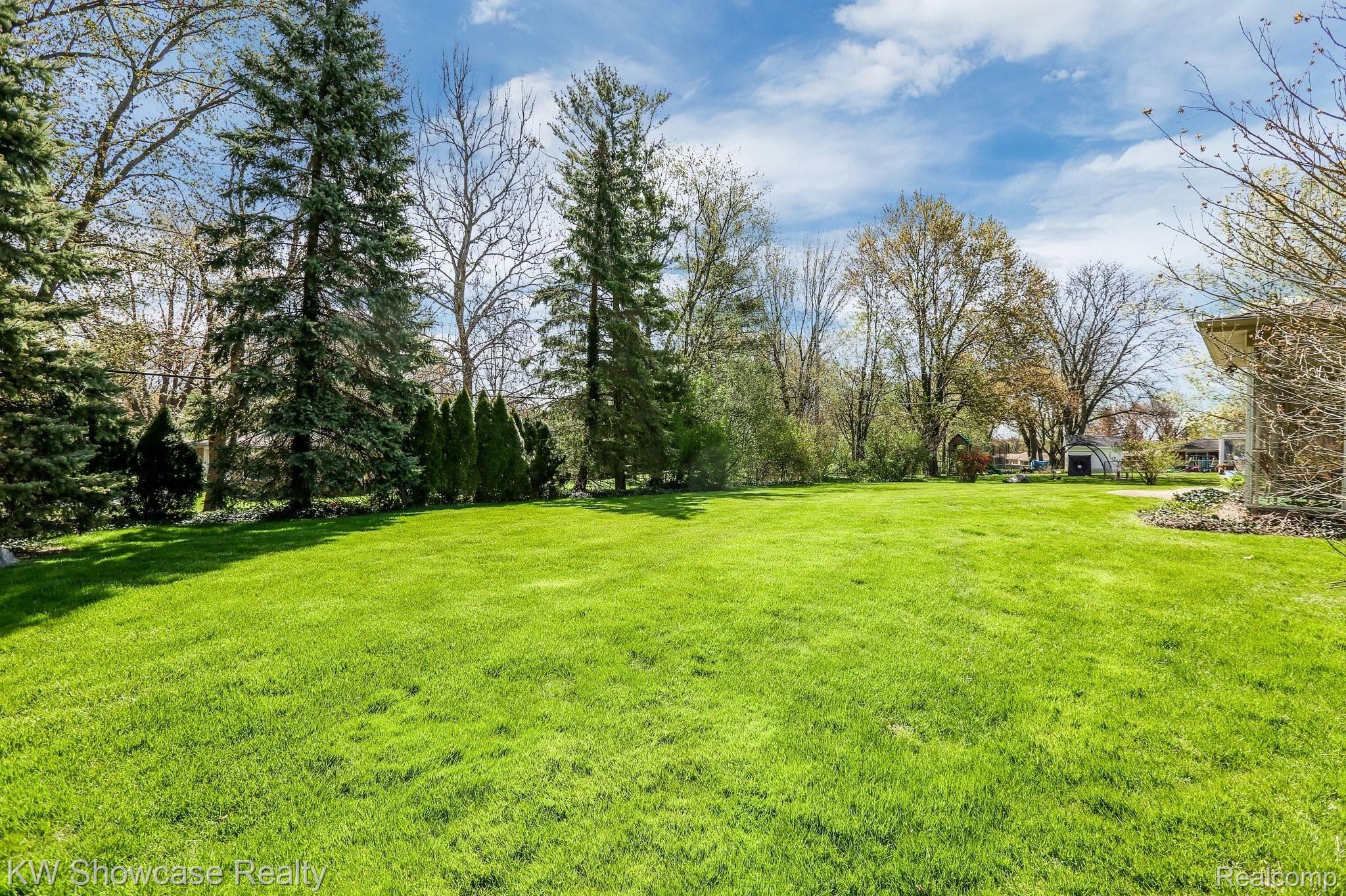 28110 Quail Hollow Road Farmington, MI 48331 - Photo 31 of 31 28110+Quail+Hollow+Rd+Farmington+Hills-23-mls.jpg