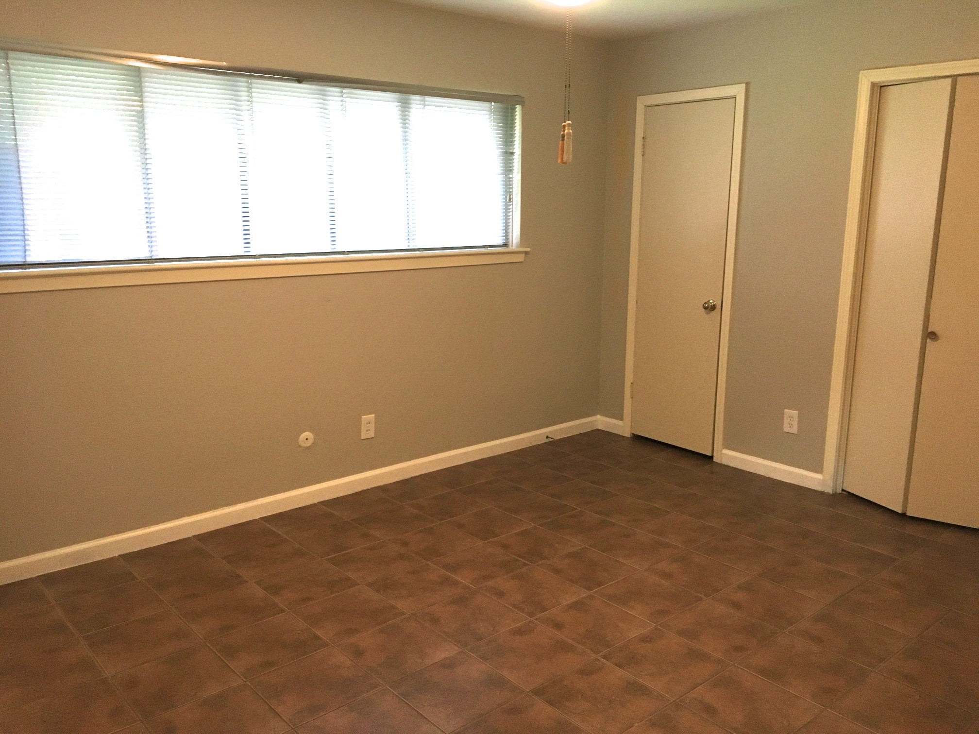 9307 Val Verde Street Houston, TX 77063 - Photo 8 of 17 an empty room with a window