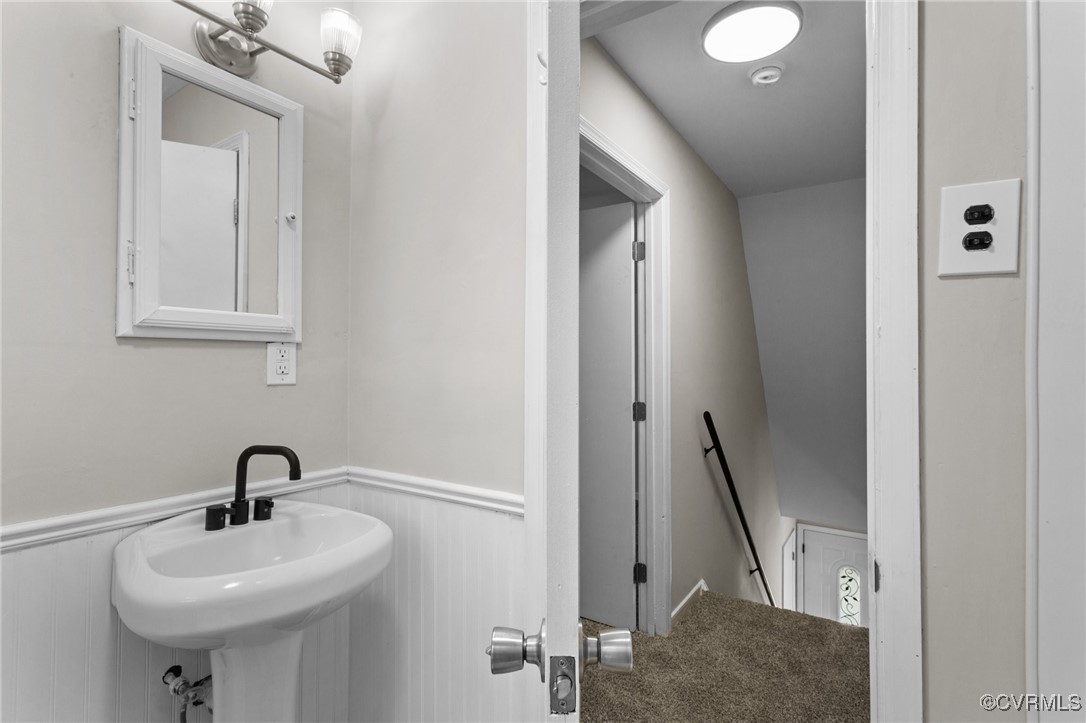 5237 Hallmark Drive Richmond, VA 23234 - Photo 20 of 44 a bathroom with a sink and a mirror