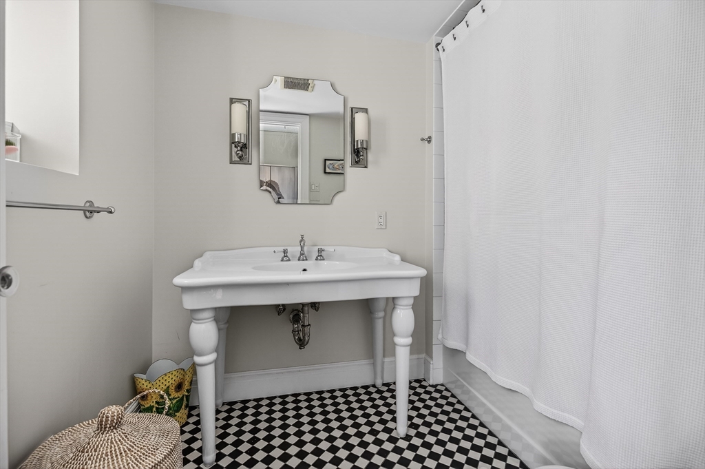 172 Beacon Street, Unit 3 Boston, MA 02116 - Photo 33 of 39