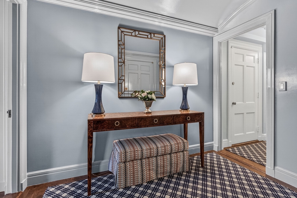 172 Beacon Street, Unit 3 Boston, MA 02116 - Photo 5 of 39