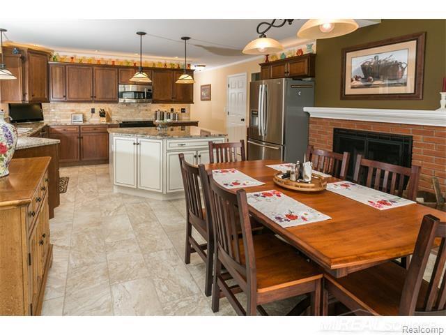 2248 South Shore Court Rochester Hills, MI 48307 - Photo 11 of 54