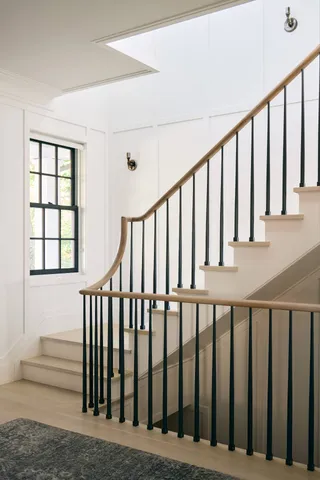 a view of entryway with a workspace