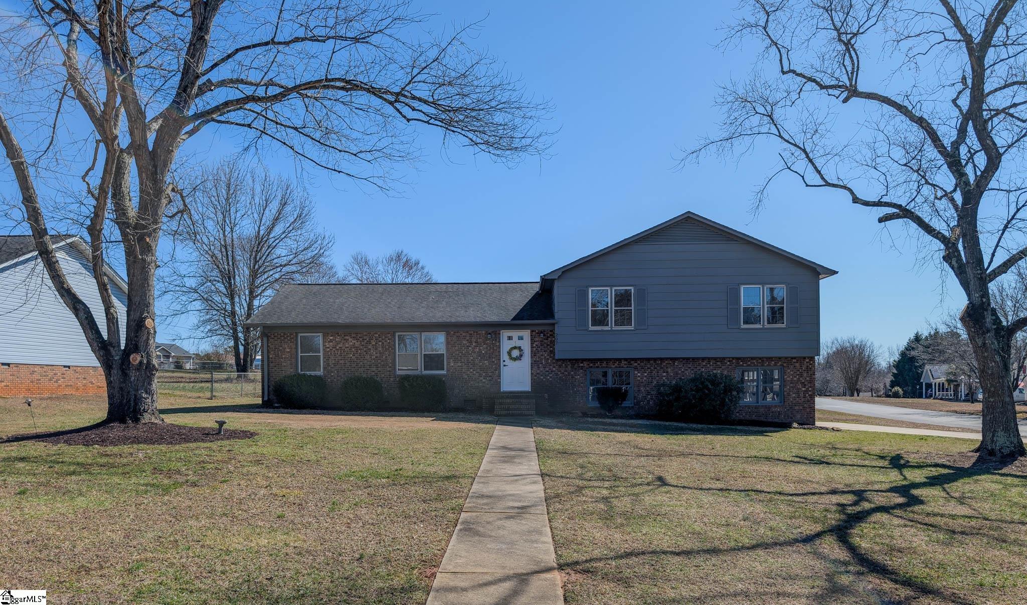 207 Old Salem Road Moore, SC 29369 - Photo 2 of 38