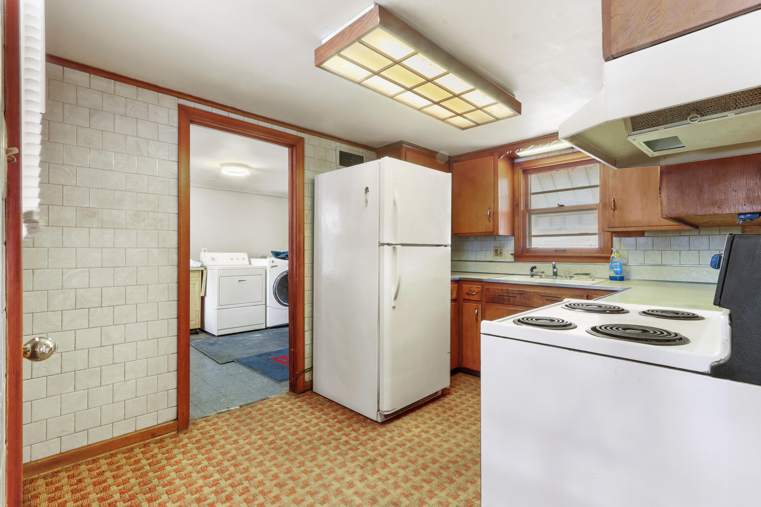 W1375 Glenwood Road Bloomfield, WI 53147 - Photo 3 of 23 Kitchen