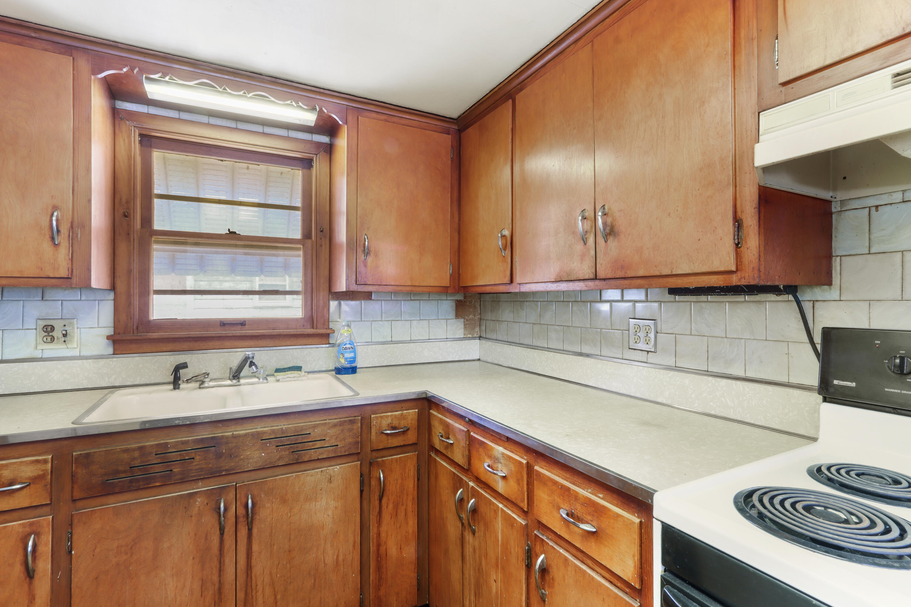 W1375 Glenwood Road Bloomfield, WI 53147 - Photo 4 of 23 Kitchen