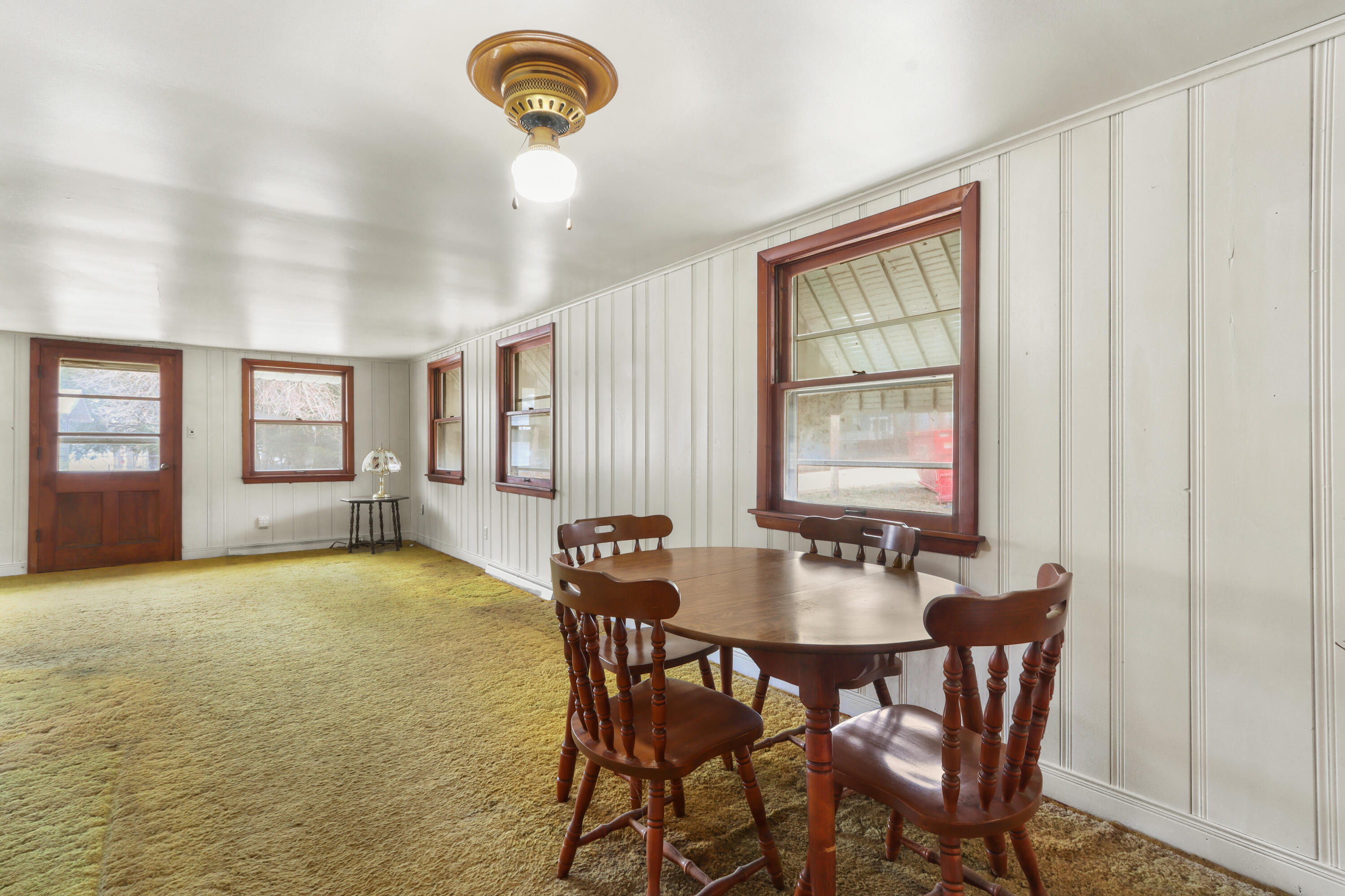 W1375 Glenwood Road Bloomfield, WI 53147 - Photo 5 of 23 Living Room