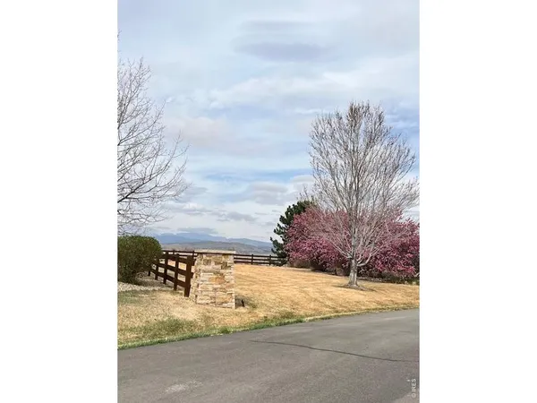 $299,000 | 12902 Woodridge Drive, Longmont, CO 80504