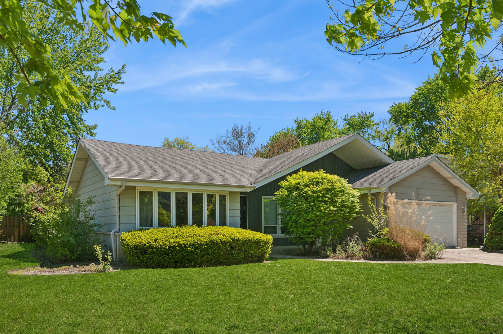 1663 Longvalley Drive Northbrook, IL 60062 - Photo 2 of 26