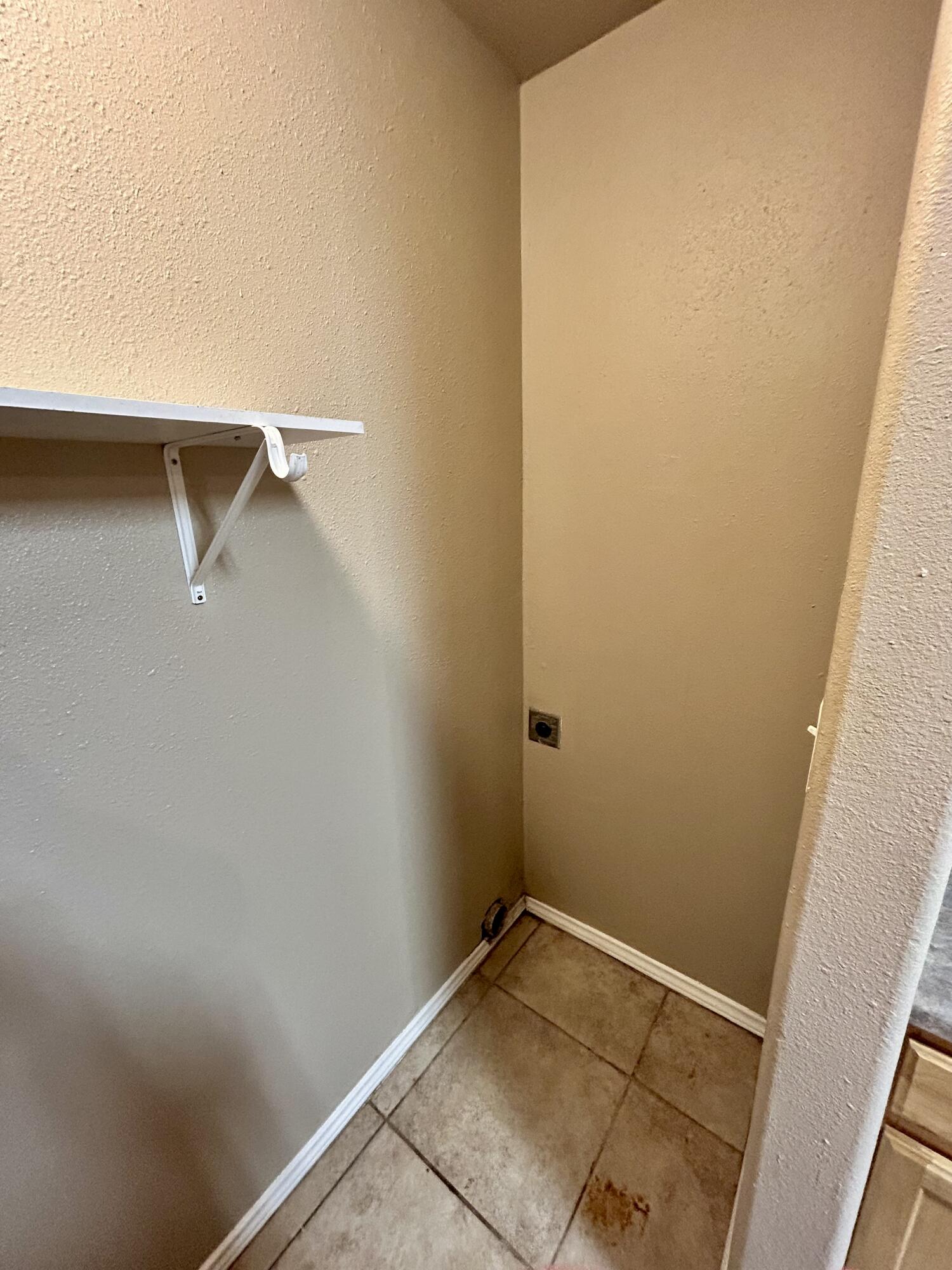 715 43rd Street, Unit 1&2 Lubbock, TX 79404 - Photo 7 of 13 a view of small space