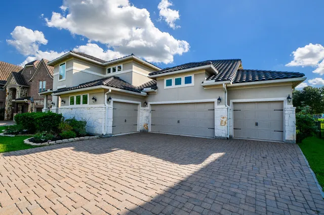 a house view with a outdoor space