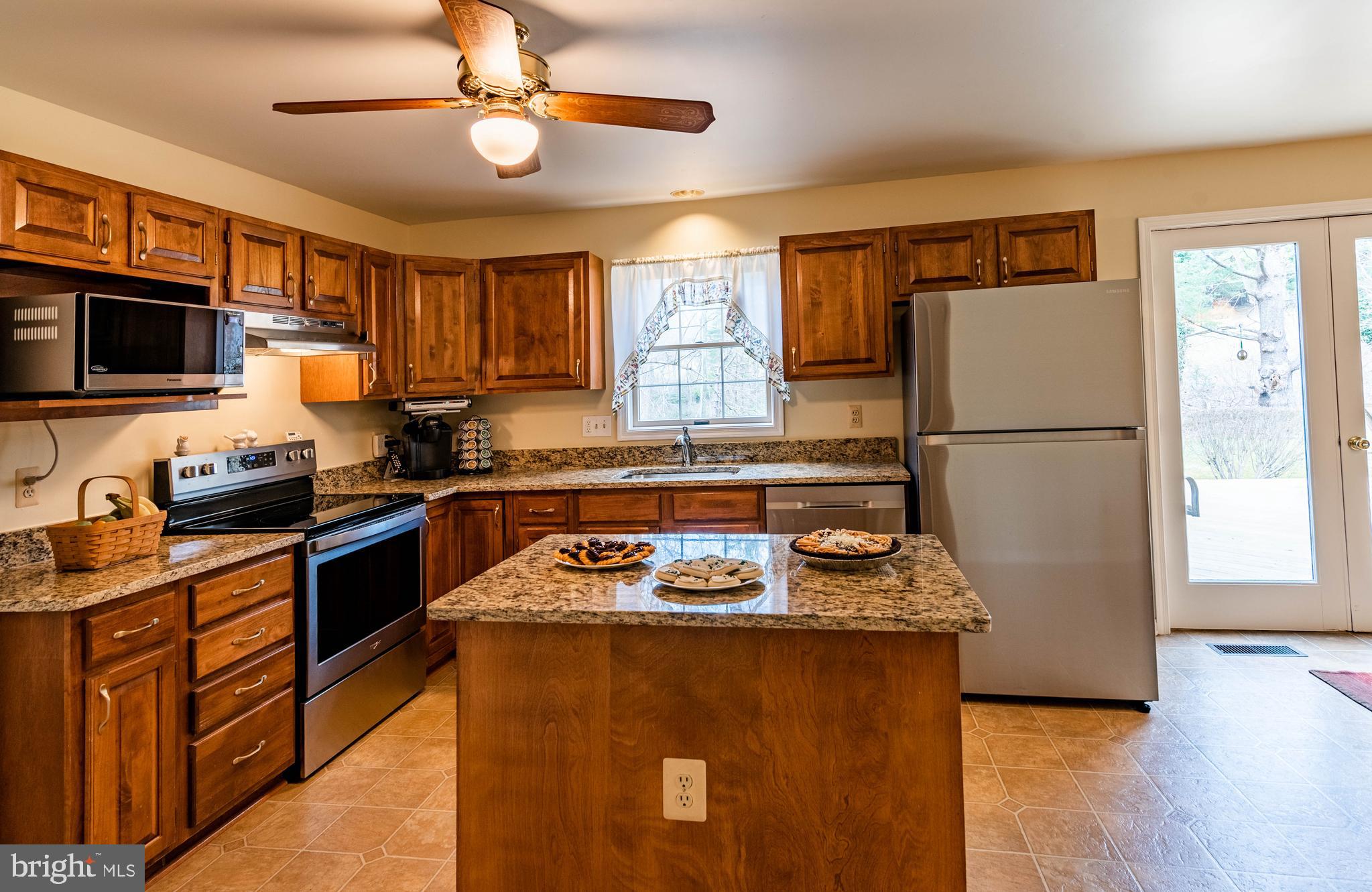 6706 Whitegate Road Clarksville, MD 21029 - Photo 3 of 73 Kitchen with new granite counter tops